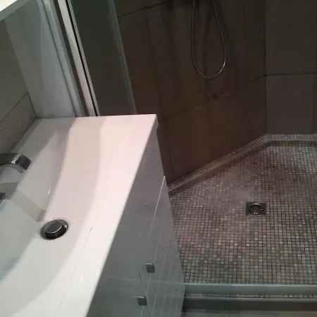 Tour Eiffel Bed & Breakfast