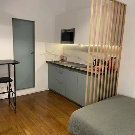 Tour Eiffel Bed & Breakfast *