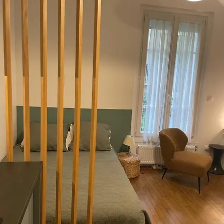 Tour Eiffel Bed & Breakfast