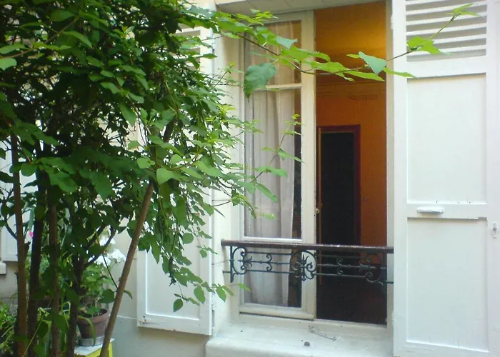 Alojamento de Acomodação e Pequeno-almoço Tour Eiffel 4*