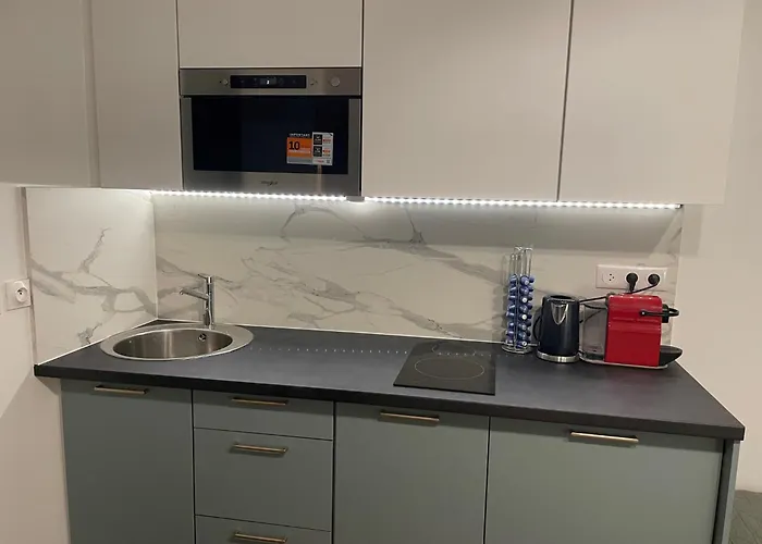 Alojamento de Acomodação e Pequeno-almoço Tour Eiffel 4*