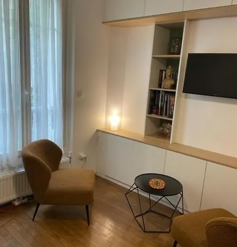 Tour Eiffel Bed & Breakfast Parijs